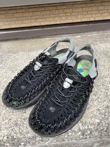 KEEN 유니크 BLACK 샌들