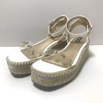RIVER ISLAND 비쥬 장식 화이트 웨지 샌들