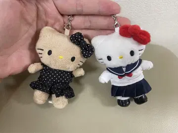 새상품 me 로리즈팜 헬로키티 키링 블랙 도트