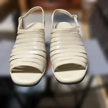 긴자 요시노야의 샌들 24