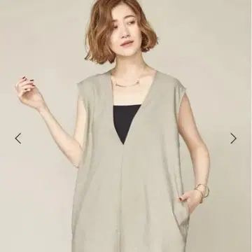택 포함 새상품 <conte> 딥 V넥 베스트 (헤미 에미리)