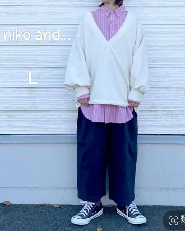 niko and - 쭈리 깊은 V 코쿤 풀오버 아이보리 드로스트