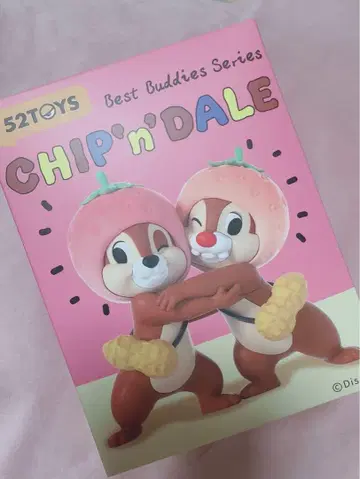 52TOYS 칩과 데일 피규어