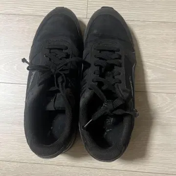 Puma 블랙 스니커즈 25cm