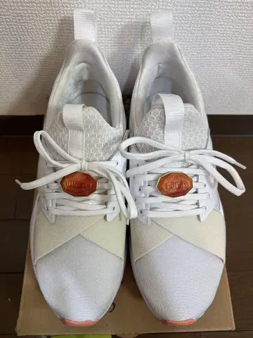 Puma 화이트 스니커즈 23.5cm