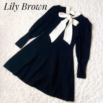 [ 새상품급 ] Lily Brown 보타이 니트 원피스 블랙 x 화이트
