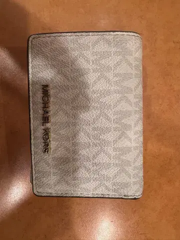 MICHAEL KORS 그레이 3단 폴더형 지갑
