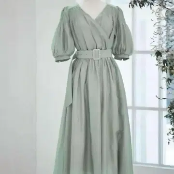 Her lip to Airy Volume Sleeve Dress