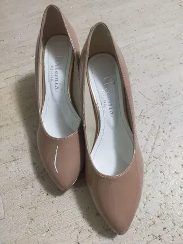 Artemis by DIANA 베이지 스틸레토 하이힐