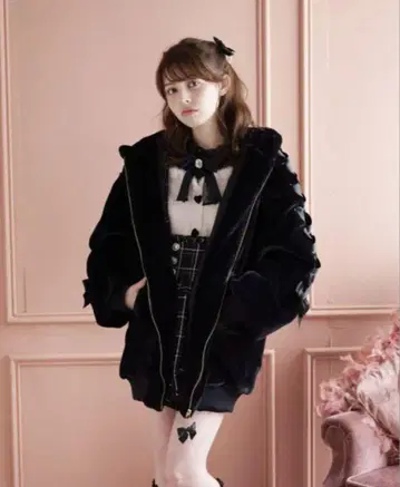 LIZLISA 리즈리사 토끼 귀 달린 블랙 퍼 블루종 자켓