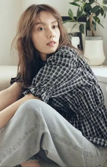 새상품 택 포함 Mila Owen 셔링 페플럼 프릴 블라우스 사이즈 1