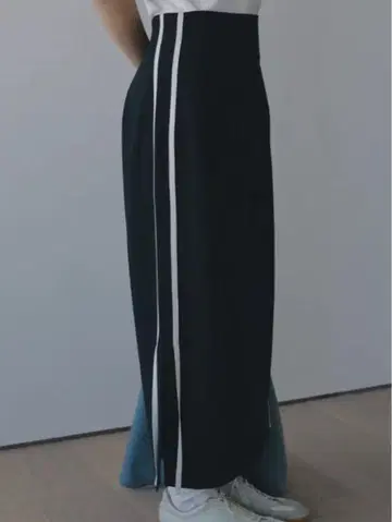 MANOF SIDE LINE SKIRT