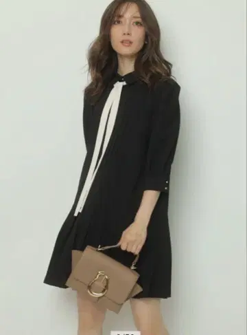 아푸와이저 리셰 클레이사스 콜라보 보타이 플리츠 미니 원피스