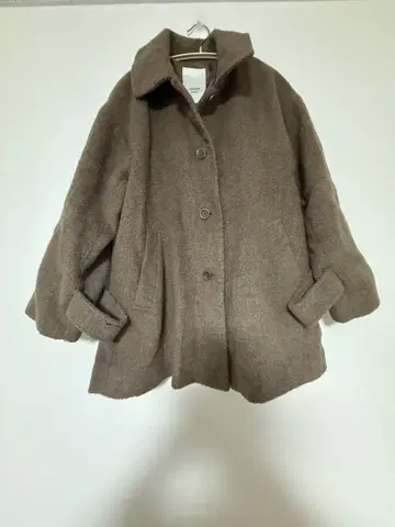 사이드 턱 숏코트