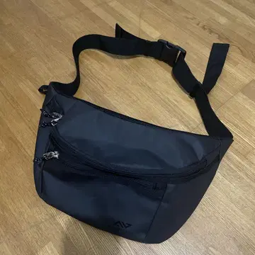 블랙 바디백 웨스트 파우치