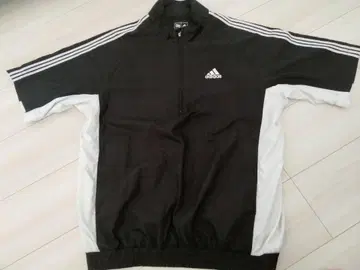 adidas 반팔 자켓 블랙/화이트 M