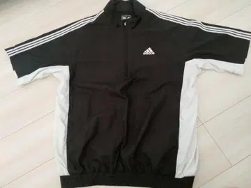 adidas 반팔 자켓 블랙/화이트 M