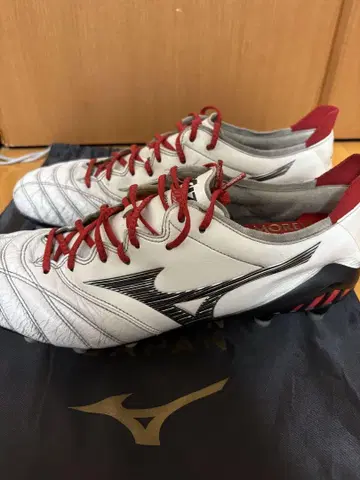 Mizuno 모렐리아 축구화 화이트/레드 28cm