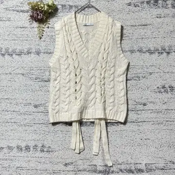 ZARA V넥 케이블 니트 베스트 화이트 M 사이즈 큼직한 니트 자라