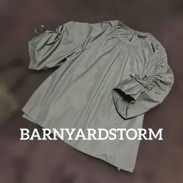 새상품급 BARNYARDSTORM 백 개더 블라우스 카키