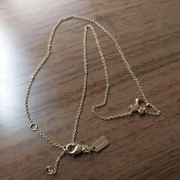 심플한 금속제 체인 목걸이