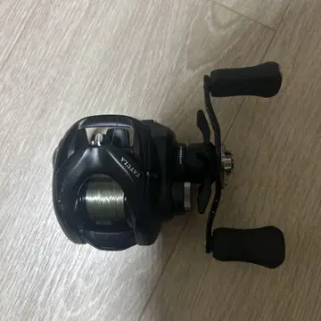 다이와 타투라 베이트 낚시릴 블랙