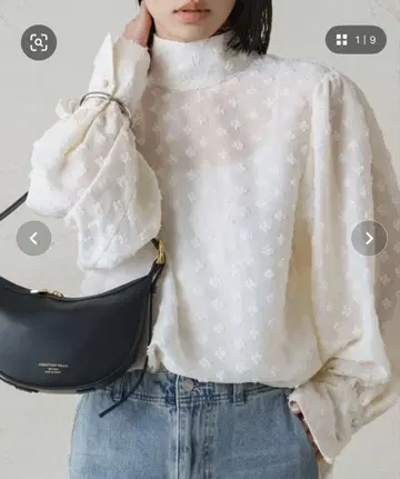 네고 환영 LOUNGEDRESS 자카드 하이넥 블라우스