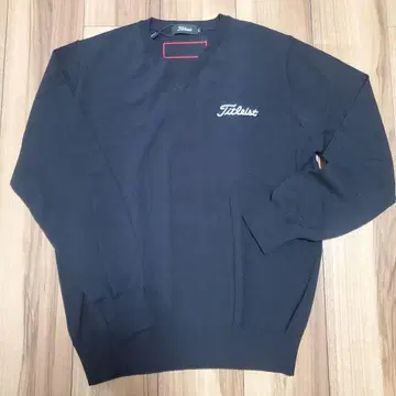 Titleist 블랙 V넥 스웨터