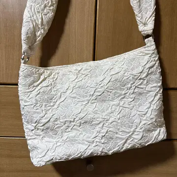 MURRAL Dahlia shrinking embroidery bag