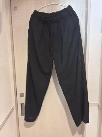 marka SIDE PIPING 1TUCK EASY PANTS