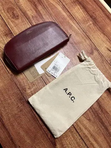 A.P.C. 다크 레드 장지갑