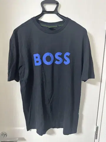 BOSS 블랙 T셔츠 M 사이즈