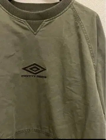 Umbro 올리브색 트레이닝복 oasis M 사이즈