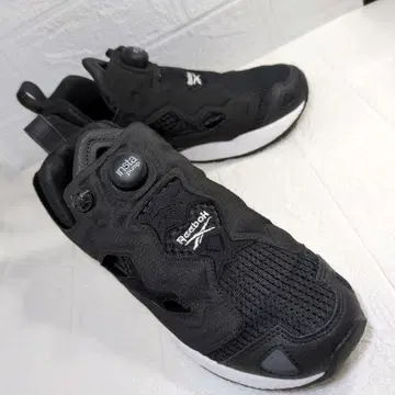 새상품급 Reebok 인스타펌프퓨리 블랙 인기 모델