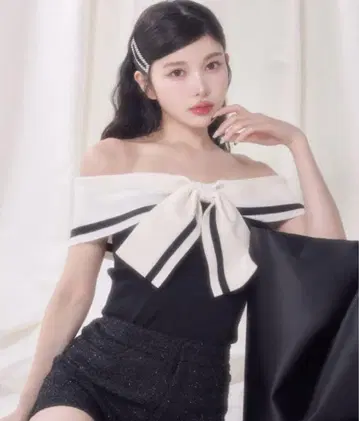 다리치 빅 리본 오프숄더 니트탑 블랙