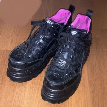 요스케 통굽 스니커즈