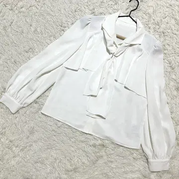LILLIAN CARAT 새상품급 블라우스 가슴 개더 화이트 ( M )