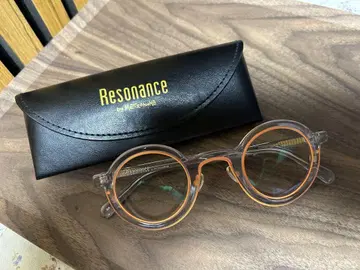이쪽의 켄토 씨의 색깔이 다른 안경 Resonance 오렌지