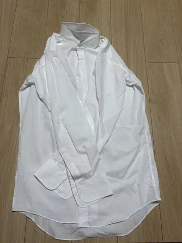 화이트 포멀 셔츠와 서스펜더 세트