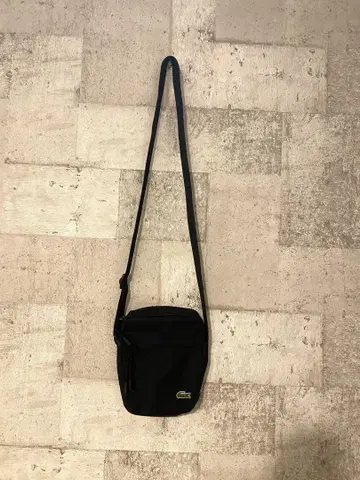라코스테 숄더백 블랙