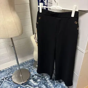 큐롯 팬츠 블랙 컬러 허리밴딩