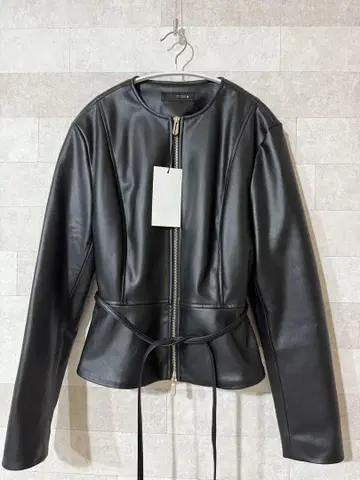 ZARA 페플럼 페이크 가죽 자켓