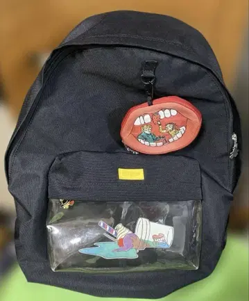 레프트 얼론 인 블랙 백팩