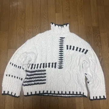 ZARA 케이블 니트 하이넥 스웨터