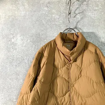 UNIQLO 울트라 라이트 다운 카멜 하이넥 포켓터블