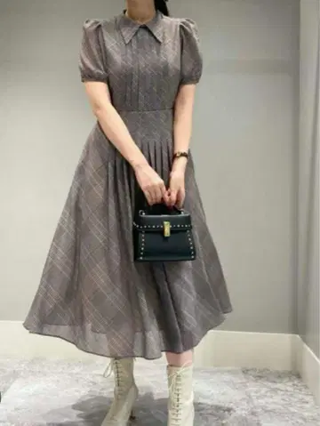 셀포드 카라 부착 프린트 원피스