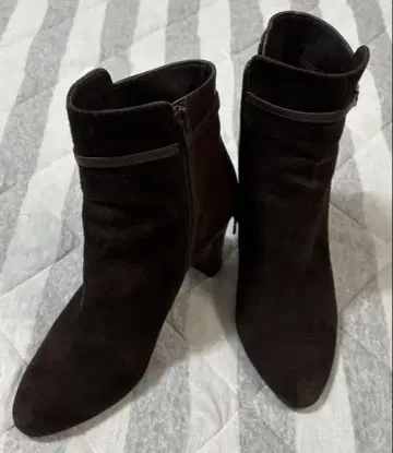 다이애나 다크 브라운 스웨이드 부티 24cm