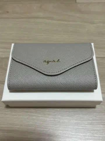 agnes b. 키케이스