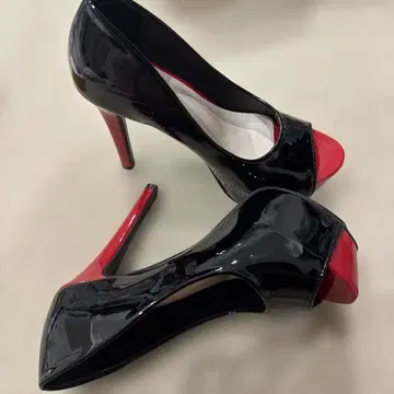 블랙 빨간색 힐 펌프스