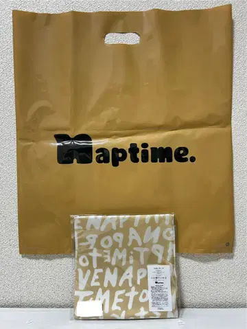 Nissy naptime. 스카프 and 쇼핑백